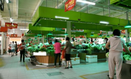 育秀农贸市场开业 10万现金派街坊